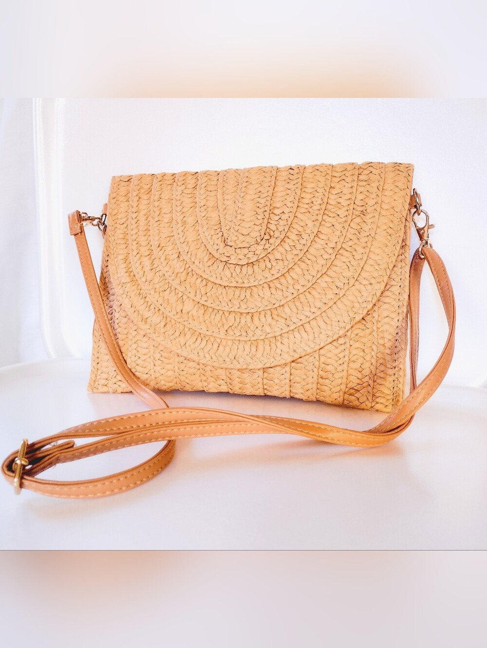 Woven Crossbody Clutch Bag in Tan Seagrass